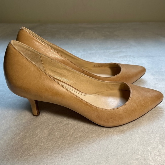 Cole Hann 8 1/2B heels with nike air technology integrated into the soles - Picture 1 of 5